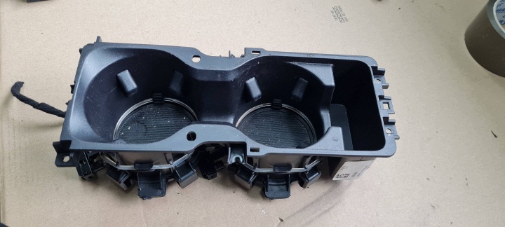 Ford Edge II 2020 ST LIFT úchyt na KUBKI PODSWIETLANY TUNELU KT4BR045P28B