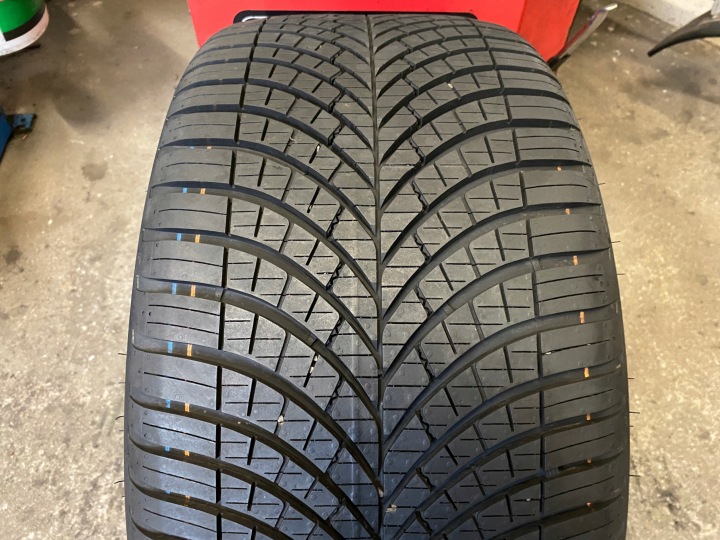 tyre caloroczna 255/35R19 Goodyear Vector 4Seasons G3 8mm 2024r