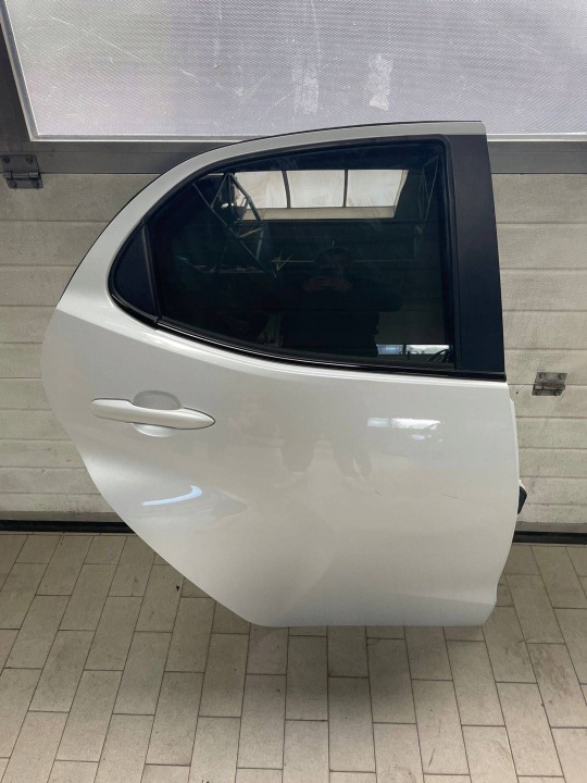 Tür hinten heck Seite rechts Mazda 2 2024rok 089 perlowy bialy