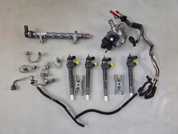 Einspritzpumpe des Kraftstoffsbehälters Einspritzdüse Pumpe-Düse-Einheit Leiste Schutzleiste Schläuche AUDI A4 B8 2.0 TDI