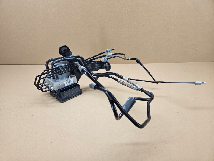 pump ABS VOLVO XC40
