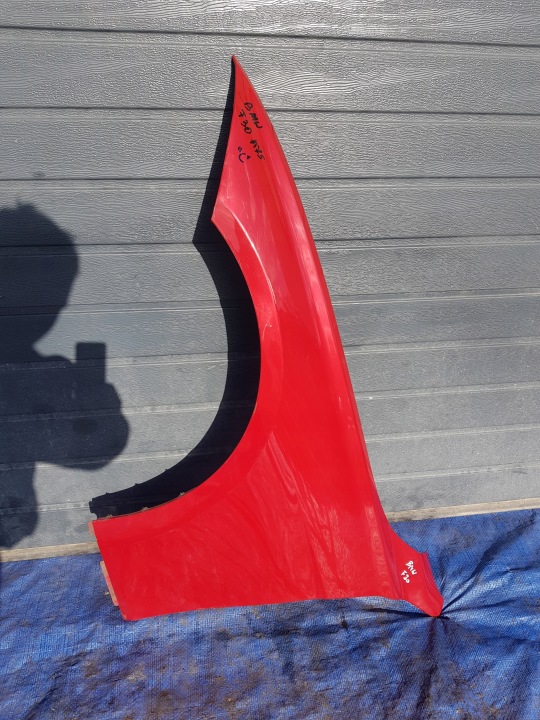 blatník levý předek BMW F30 F31 A75 Melbourne Red