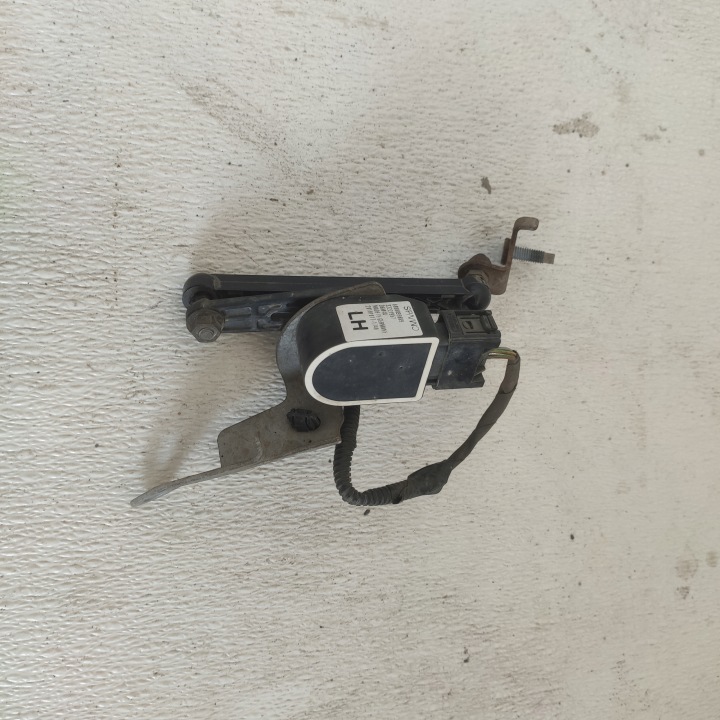 VOLVO XC40 2018 sensor POZIOMOWANIA of the lights front 32221957