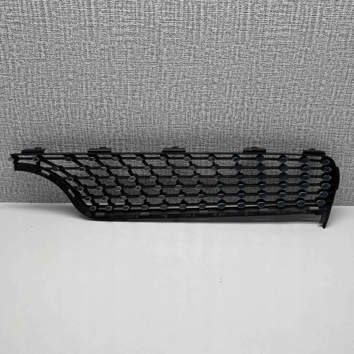 MERCEDES A KLASA W176 AMG Grille Grille/masque Grille Gauche Supérieure A1768881960