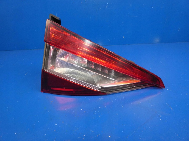 SKODA SUPERB III KOMBI Feux phare Gauche Arrière Arrière Gauche du capot