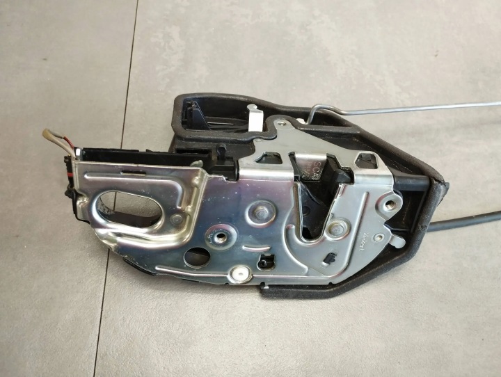 BMW X6 E71 lock right rear part 7167588