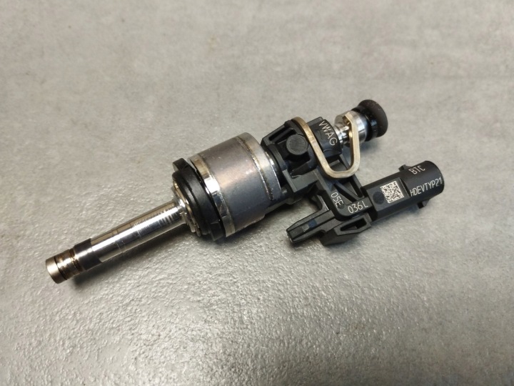 Volkswagen Touran III 2025 1.5 tsi nozzle injector 05E036L
