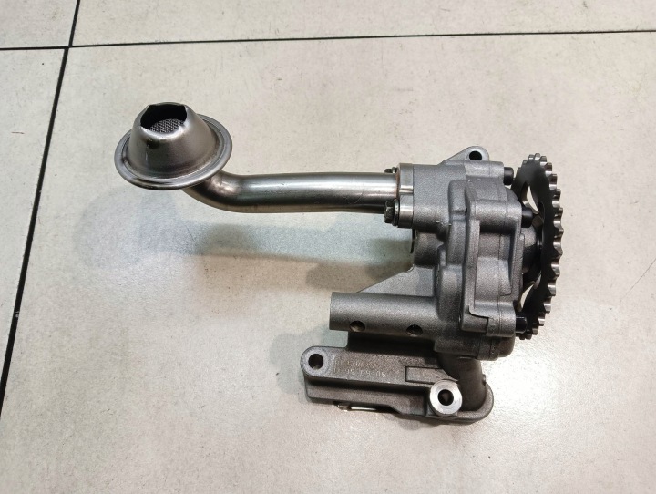 oil pump VW GOLF IV 1.9 06A115105