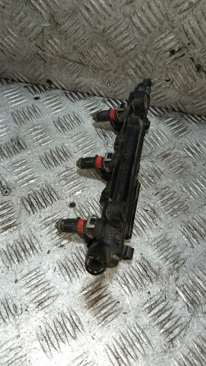 Kraftstoffverteiler Einspritzleiste VOLKSWAGEN POLO 4 03E133320A