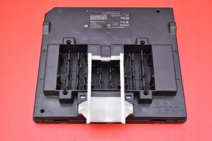 Unité commande confort 5Q0937084DB SKODA OCTAVIA 3 III KOMBI LIFT 17-20