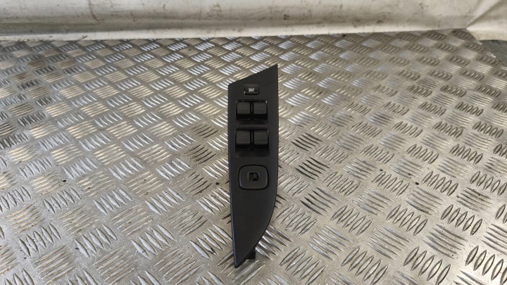 PANEL ovladac oken MAZDA 3 2005r 03123000