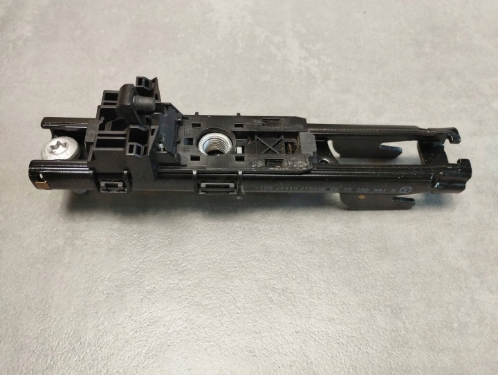 Mercedes-Benz GLE W166 REGULACJA SUWAK supports A1668600088