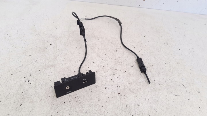 Adaptateur AUX USB CM5T044K62AA Ford Focus MK3