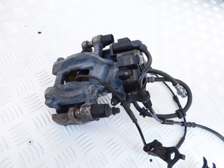 caliper brake rear right tloczek BMW F40 X2 F39 sprawny OEM 6883028