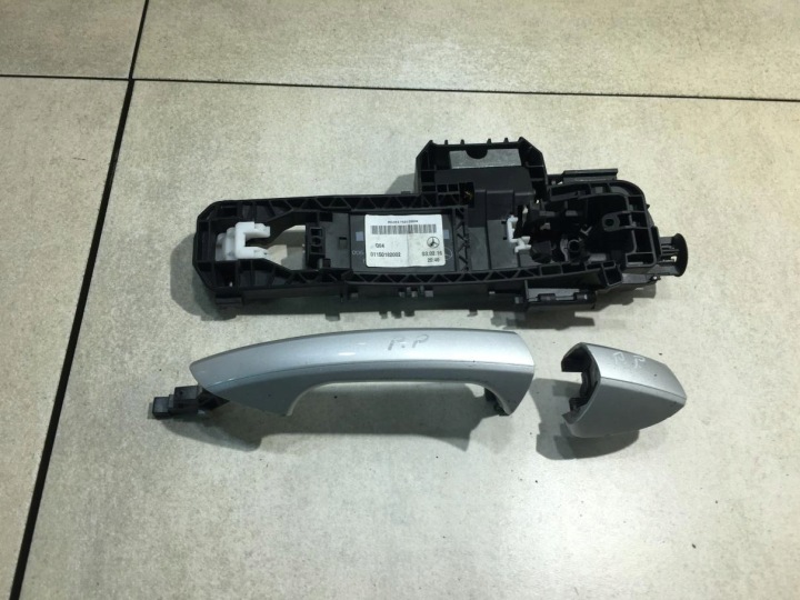 Poignée Externe Droite Avant MERCEDES W176 FL A2047600270