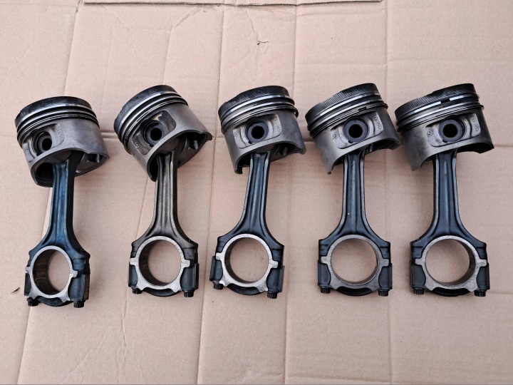 piston of the engine 2,9D MERCEDES T1 310 6010301817