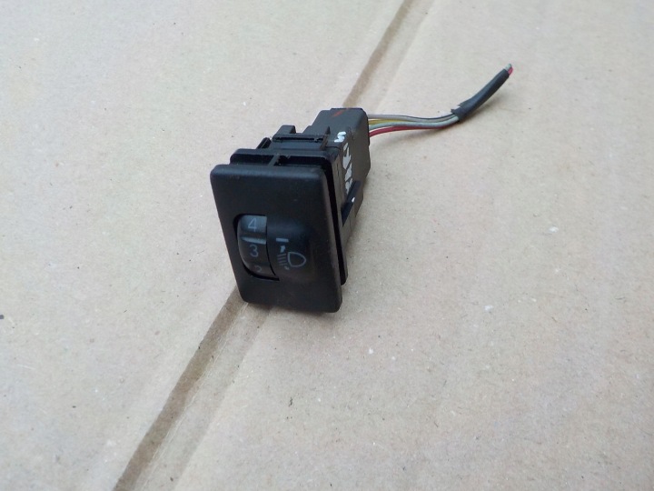 switch control of the lights toyota yaris II 841520D030