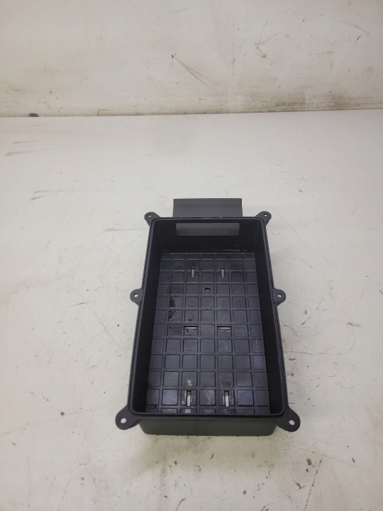 SKRINKA SPOLUJAZDCA PLATO TUNELU AUDI A4 B9 8W0864981