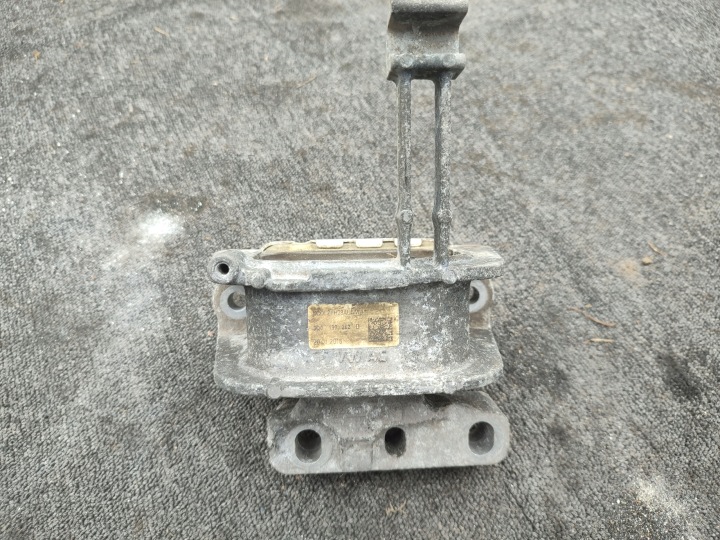 engine mount VOLKSWAGEN TIGUAN II 2015- 3Q0199262D