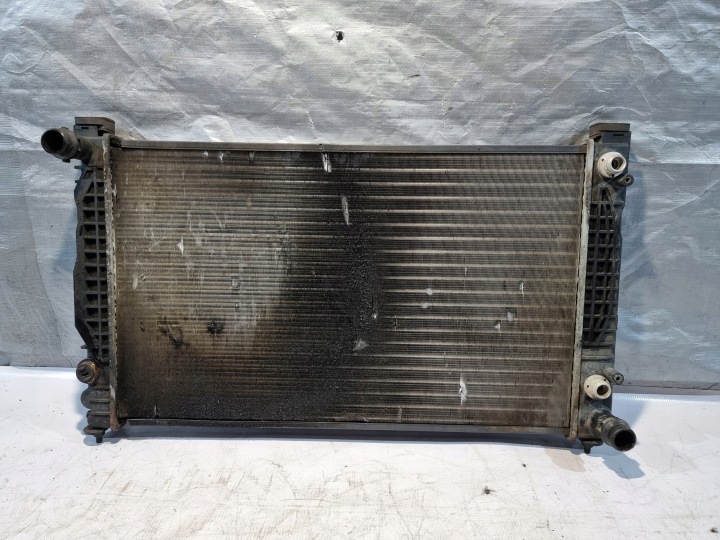 Radiatore motore usato AUDI A6 C5 2.4 V6 AUTOMAT 121kW 00r