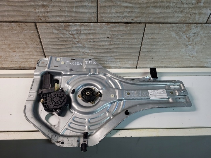 window regulator right rear part HYUNDAI TUCSON and 83480-2E010