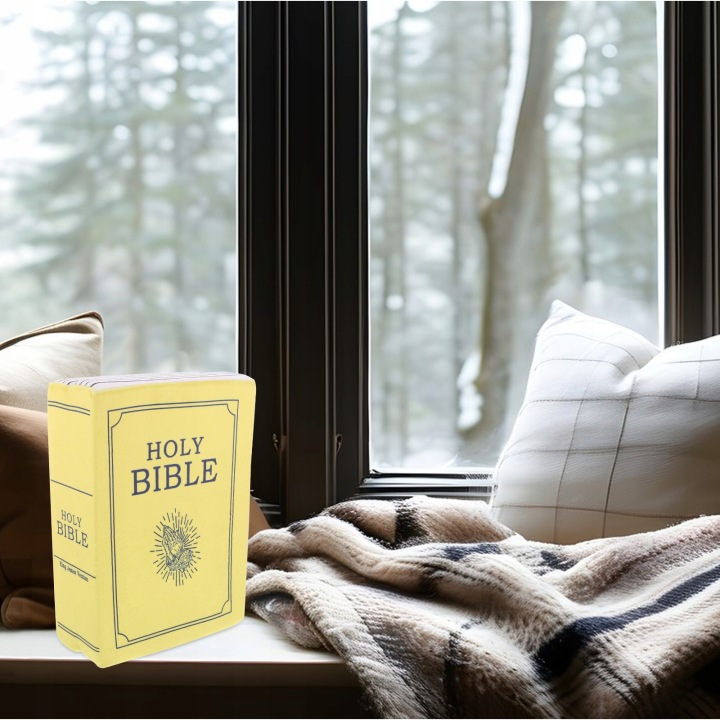 Жовта плюшева подушка книжка біблія для дитячої кімнати — фото 16