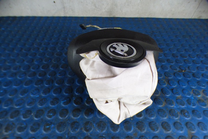Airbag Airbag w Volant 6V0880201E WYSTRZELONA SKODA SUPERB III