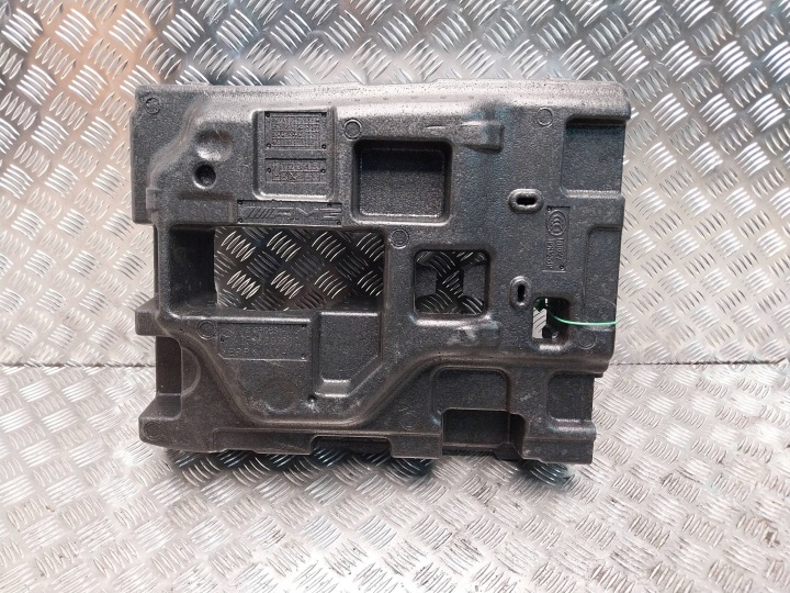 Polystirén kufru nadrze NIVO A2538901800 MERCEDES GLC W253 AMG COUPE