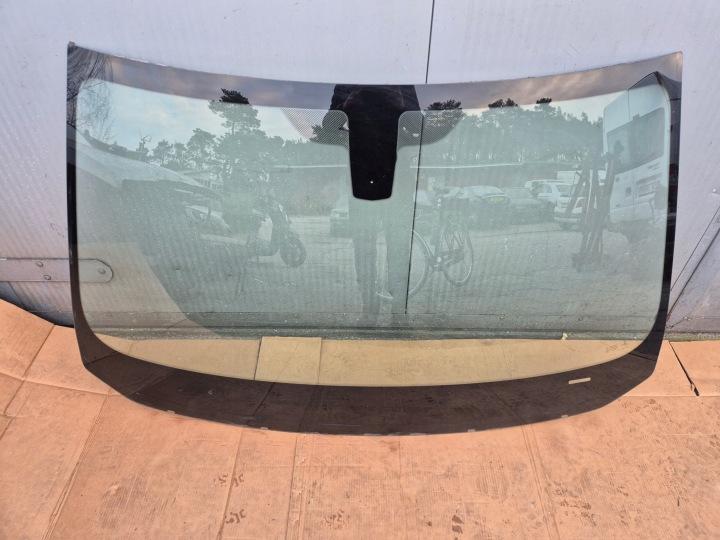 Vitre pare brise Avant de fer SENSOR BMW F10 F11 BDB!!