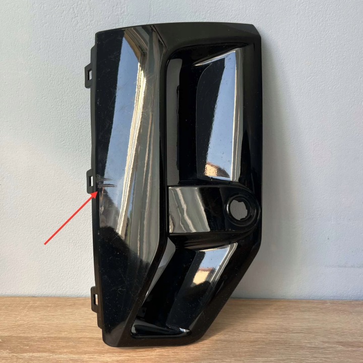 BMW G70 M-Paket Lüftungsgitter rechts Verschlußstopfen der Stoßstange vorne 51118083178