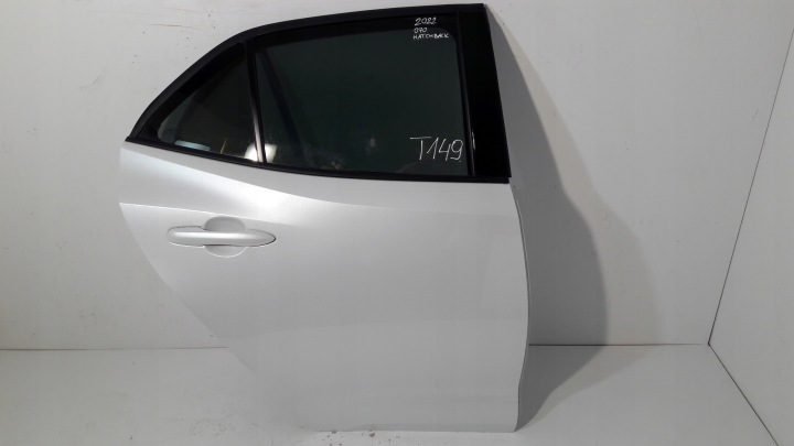 dveře TOYOTA COROLLA E21 zadní pravé HATCHBACK 070 (T149)
