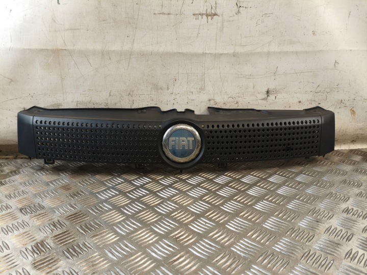 Grille/masque Radiateur Grille FIAT PANDA II 2