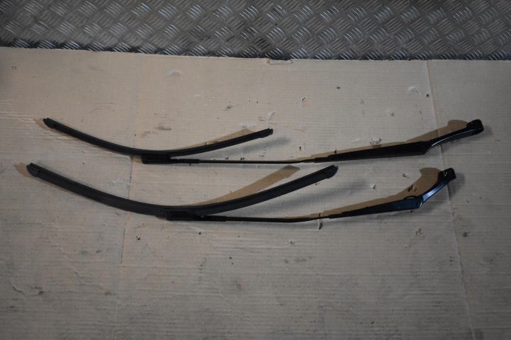IDEALNE arm PIORA of wipers AUDI E-TRON 1