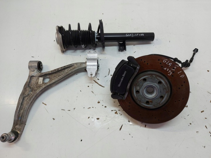Mercedes GLA 200 II H247 W247 2023r Stoßdämpfer Querlenker schenkel links vorne