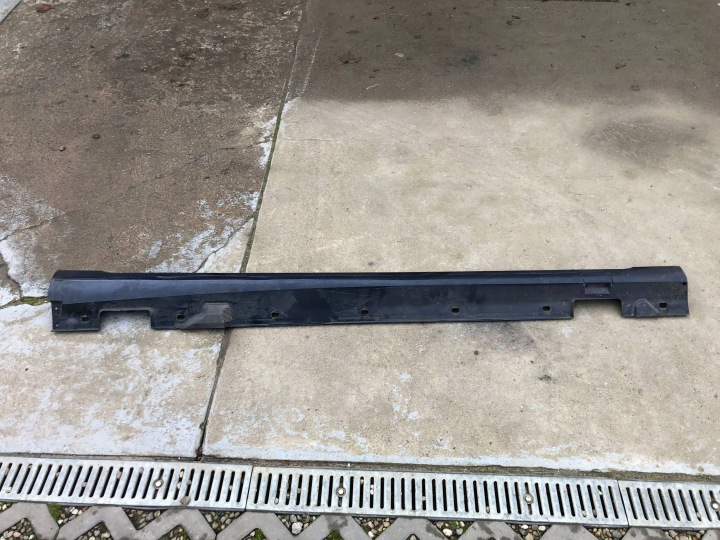 lišta Prahová pravá 890 MERCEDES W212 KOMBI LIFT AMG A212690XX40
