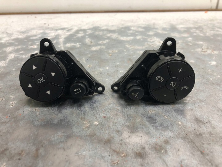 ovladac MULTIFUNKCJA volantu MERCEDES W204 A2048210051 A2048210151