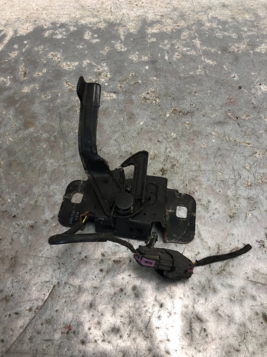 de la serrure RYGIEL du capot OPEL ASTRA K KOMBI 39065983