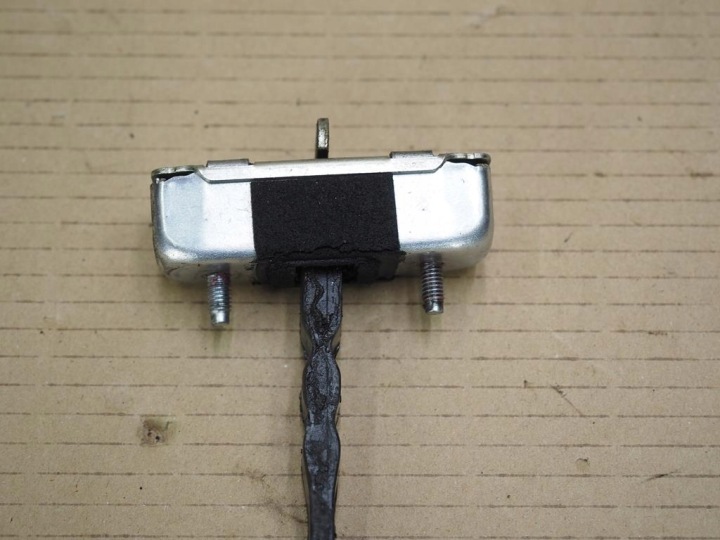 Ovenrajoitin edessä vasemmalle Toyota corolla E15 2007-2012 13