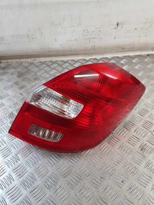Licht rechts heck 5J6945096A SKODA FABIA II LIFT HB 11R- EUROPA
