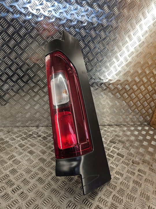 OPEL-CZESCI | Vivaro B Trafic II Licht rechts heck hinten EUROPA 93867969