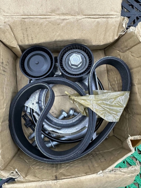 belt tensioner alternator BMW 5 G30 G31 G38 8589916