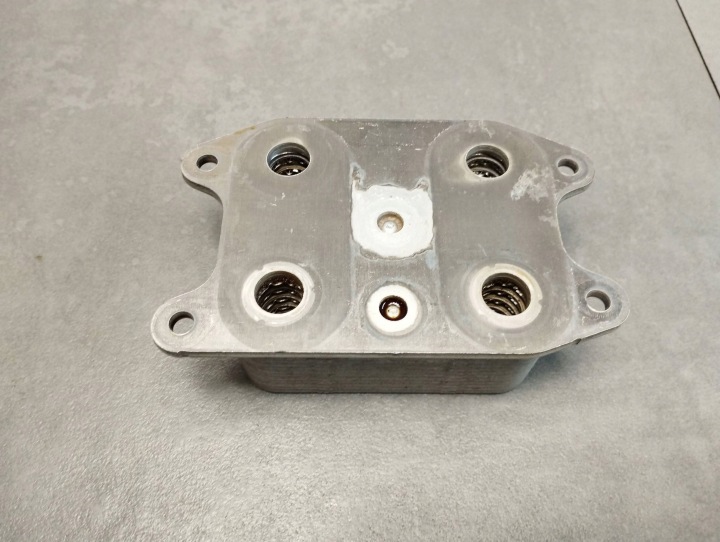 Skoda Octavia Mk4 Radiatore olio motore usato 04E117021K