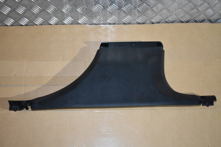 IDEALNA cover lower SLUPKA right MERCEDES W214 1