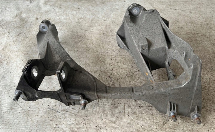Halter WOZKA heck links PORSCHE 981 98133115105