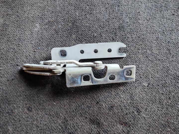 Scharnier der Kühlergrill DES MOTORS links BMW E65 354 8240333