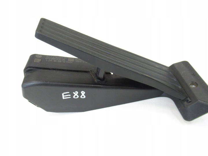 plynový pedál BMW e81 e82 e88 F20 F22 F25 G01 G20