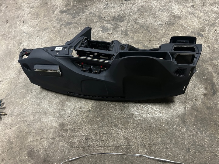 BMW F30 LIFT konzola armatura AIR BAG WYSTRZELONA