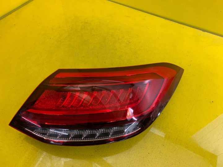 MERCEDES CLS W257 licht heck rechts A2579062900 LED
