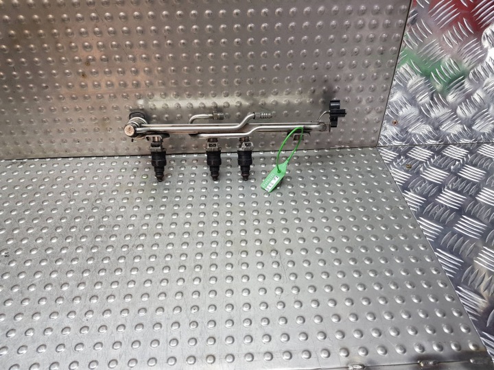 Kraftstoffverteiler Einspritzleiste Einspritzdüse 078133551N AUDI 80 B4 A4 B5 A6 C4 PASSAT B5 1.6 8V