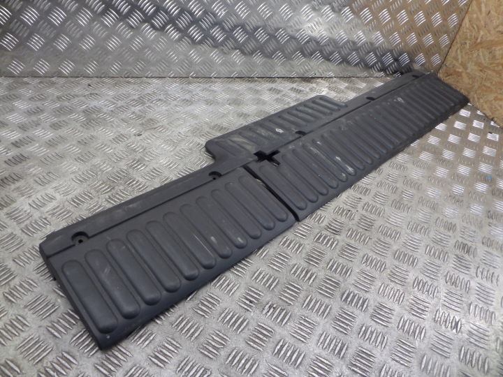 kryt stěny zadního RENAULT KANGOO III 8200538322